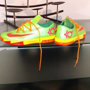 Mens basketball shoes